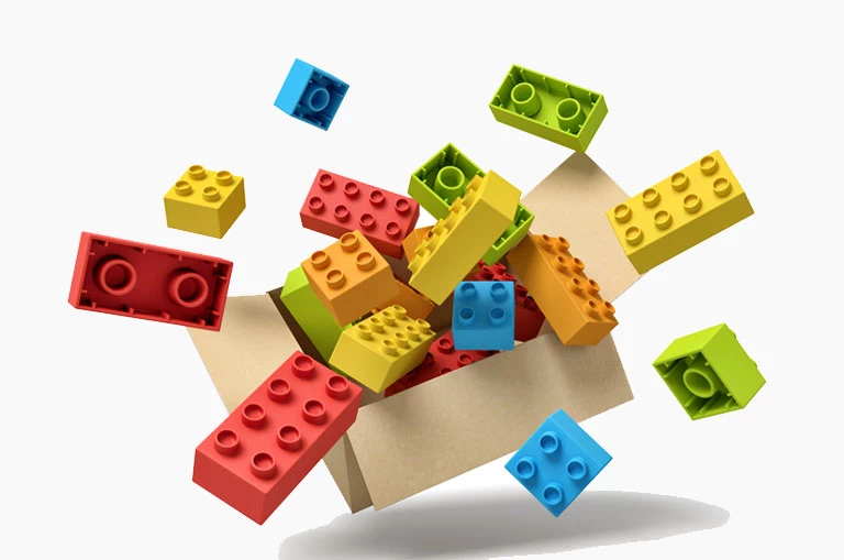 Kolorowe klocki lego wypadające z pudełka